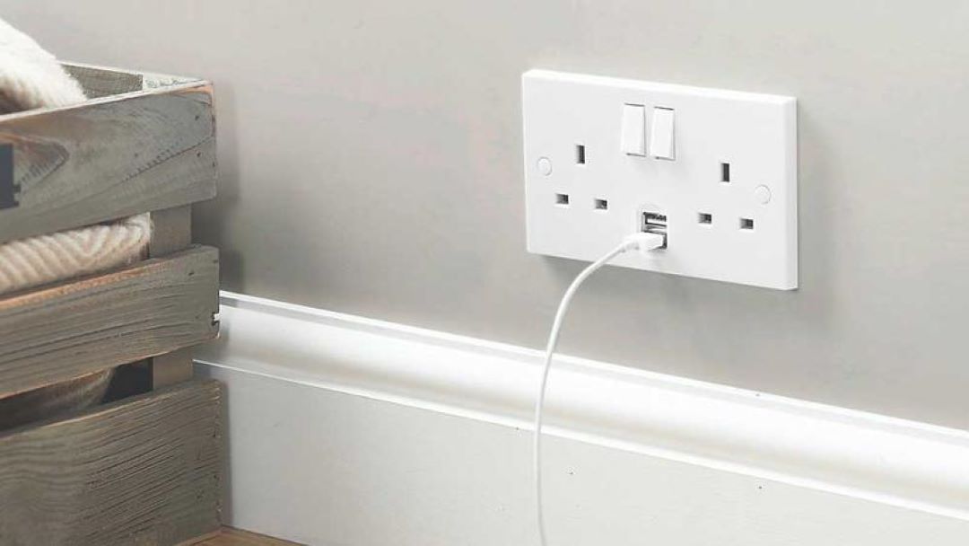 How to Install USB Outlet. Image 6