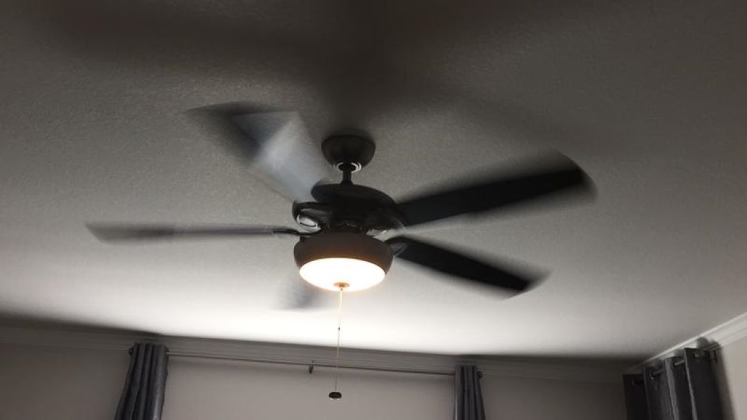 Why Does My Electric Ceiling Fan Turn On but Not Spin? Image 4