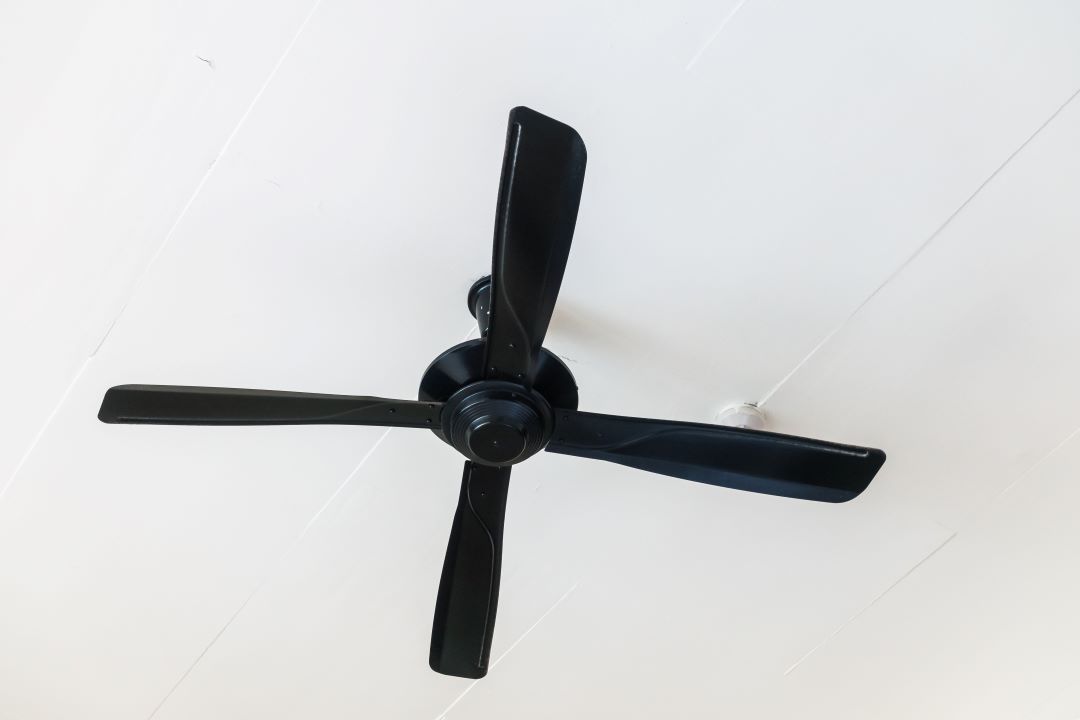 Why Does My Electric Ceiling Fan Turn On but Not Spin? Image 2