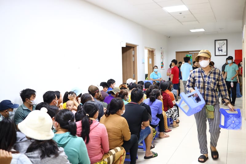 Giving gifts to Ho Chi Minh Children's Oncology Hospital