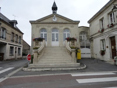 Les horaires d'ouverture de la mairie.