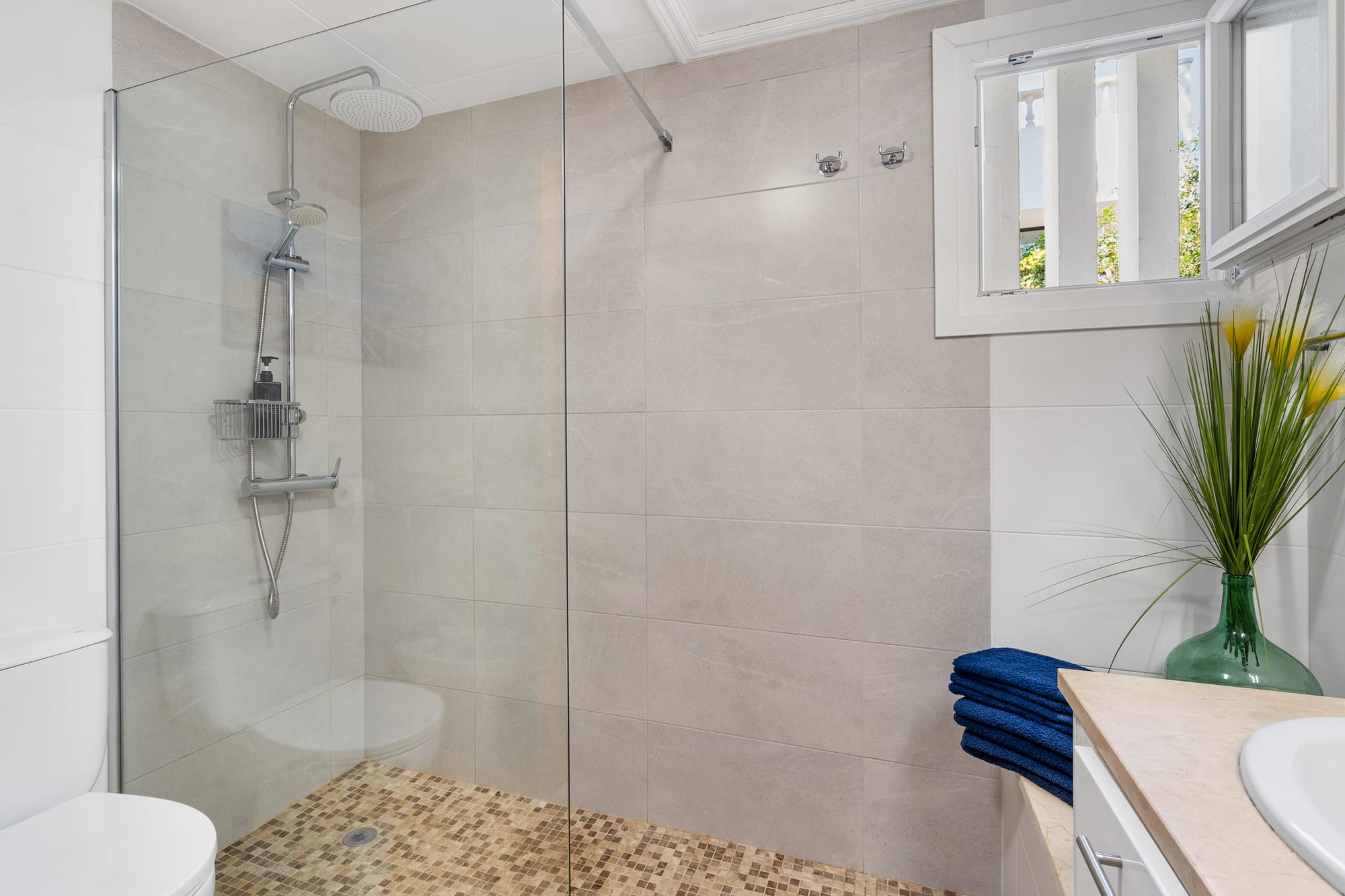 Main bathroom