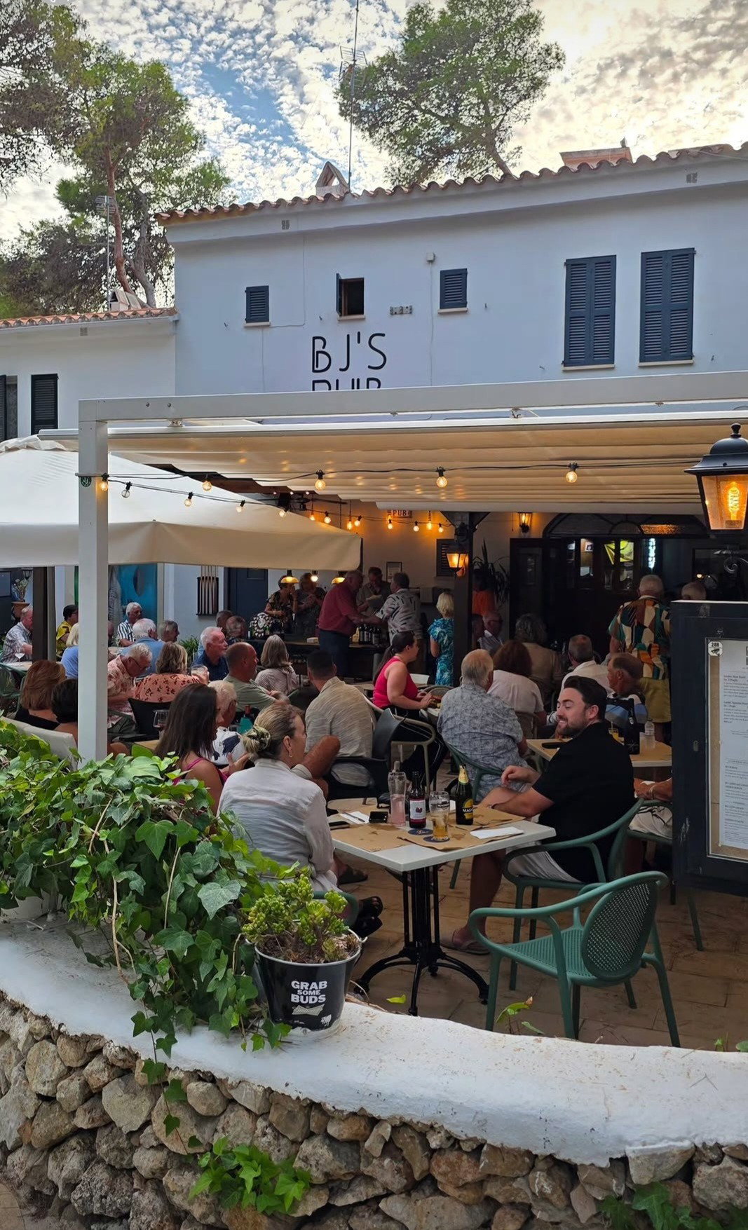BJ's pub, Son Parc - great atmosphere, sports pub, food, games & live music
