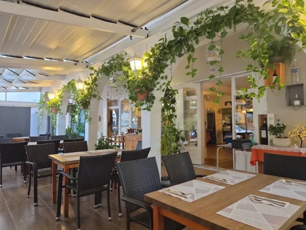 Los Porches restaurant, Son Parc - very good food