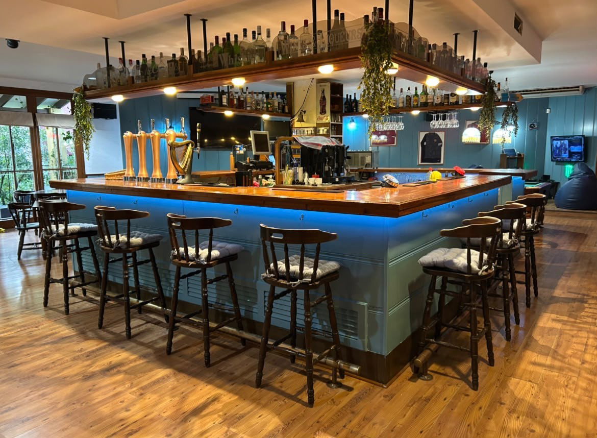 BJ's pub, Son Parc - great atmosphere, sports pub, food, games & live music