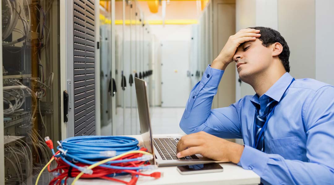Windows 11 25H2 : un bug majeur force Microsoft à stopper net son déploiement