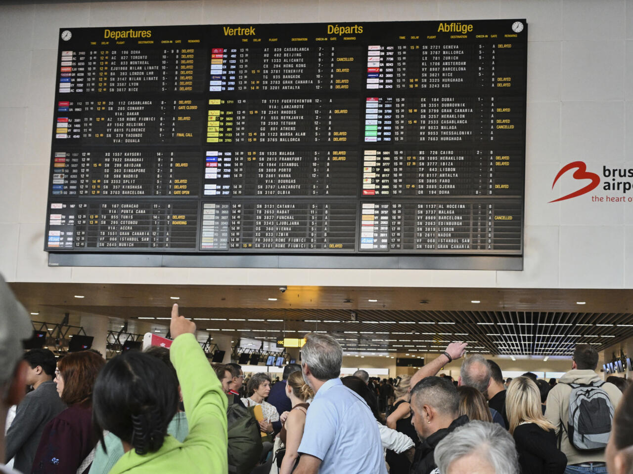 Une cyberattaque paralyse cinq aéroports européens, perturbations persistantes