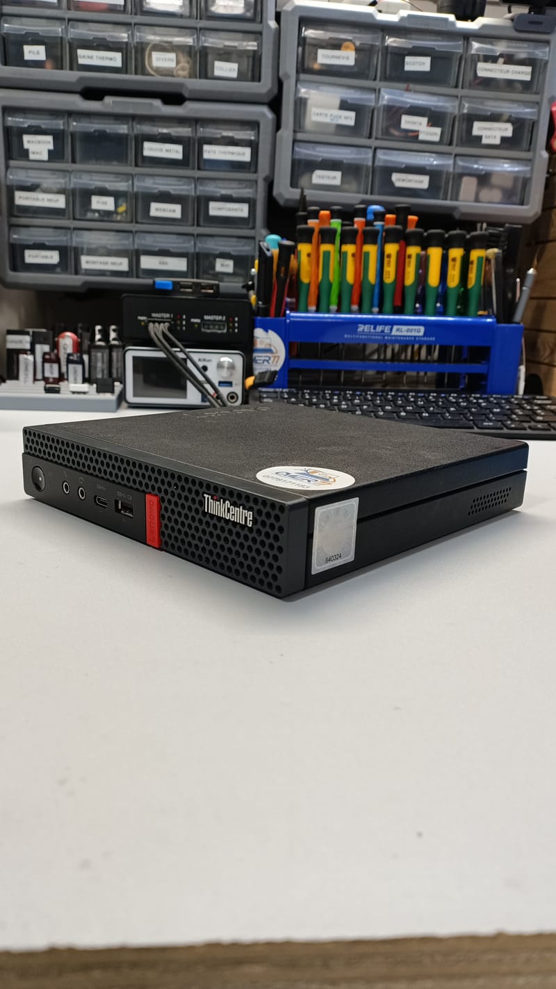 Quand la Technologie A Besoin d'Aide: Images de Réparations d'Ordinateurs