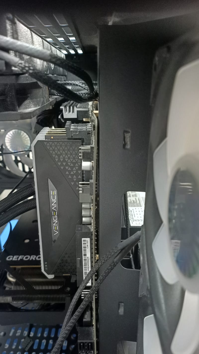 Quand la Technologie A Besoin d'Aide: Images de Réparations d'Ordinateurs