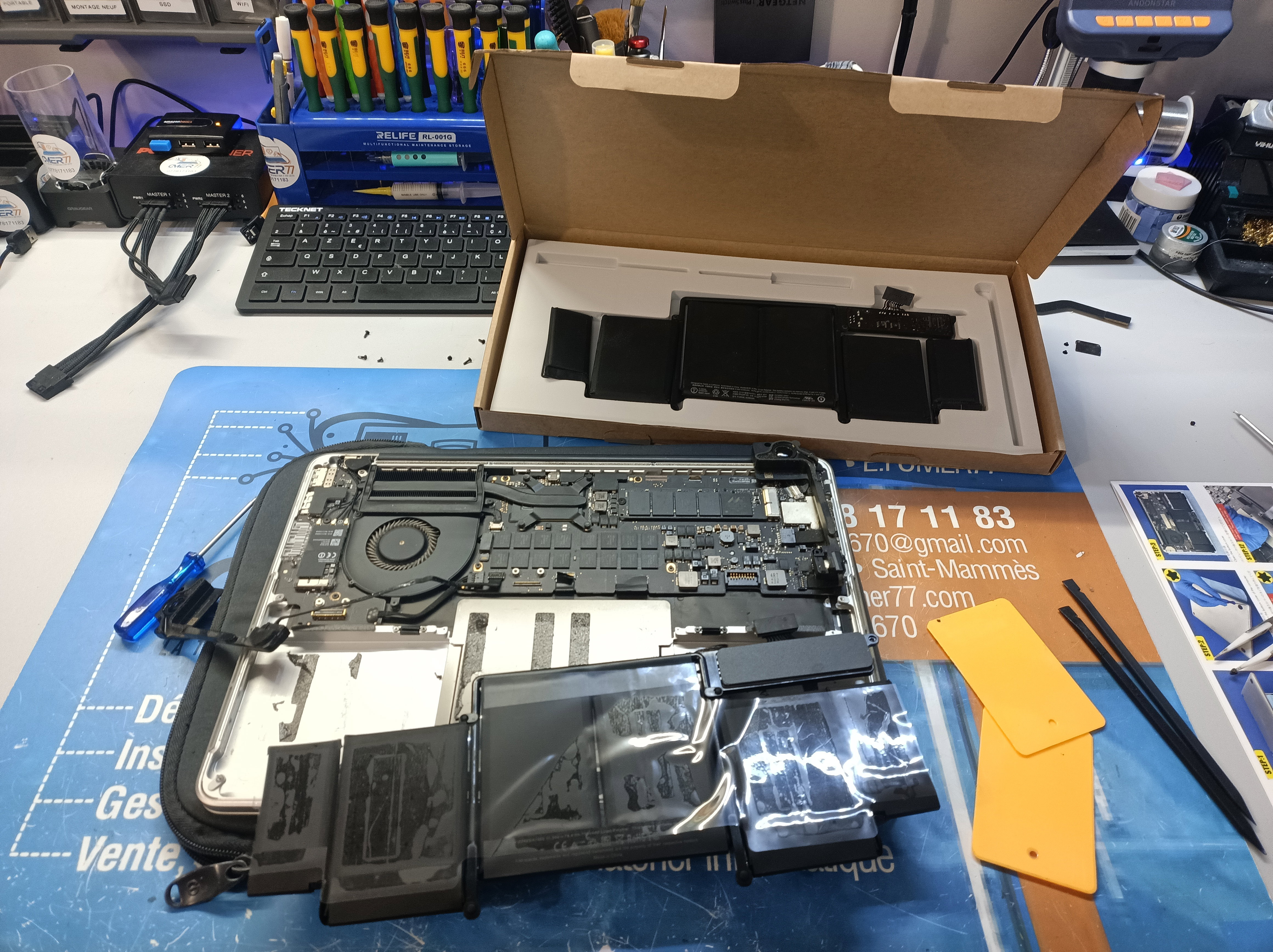 Quand la Technologie A Besoin d'Aide: Images de Réparations d'Ordinateurs