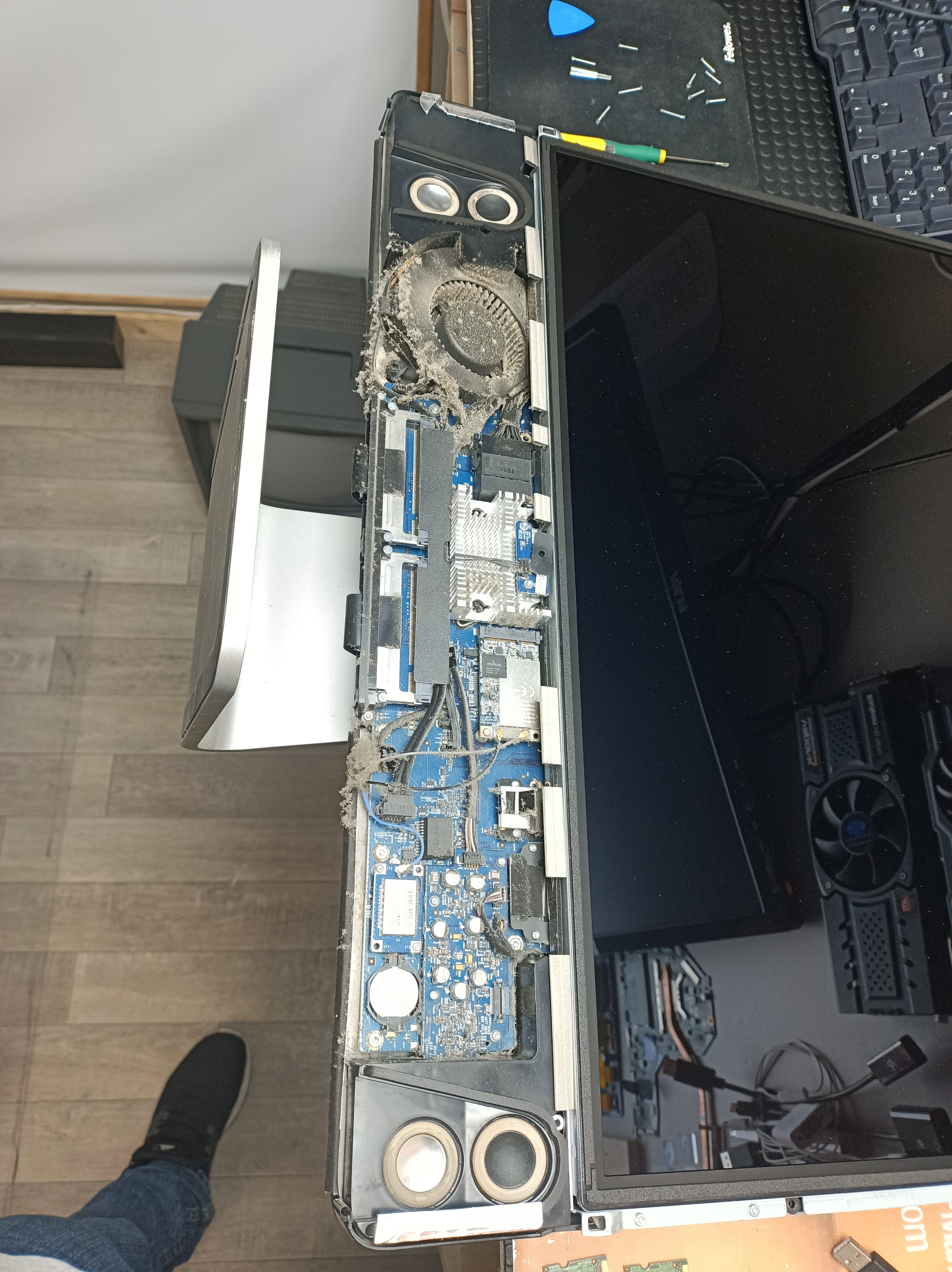 Quand la Technologie A Besoin d'Aide: Images de Réparations d'Ordinateurs