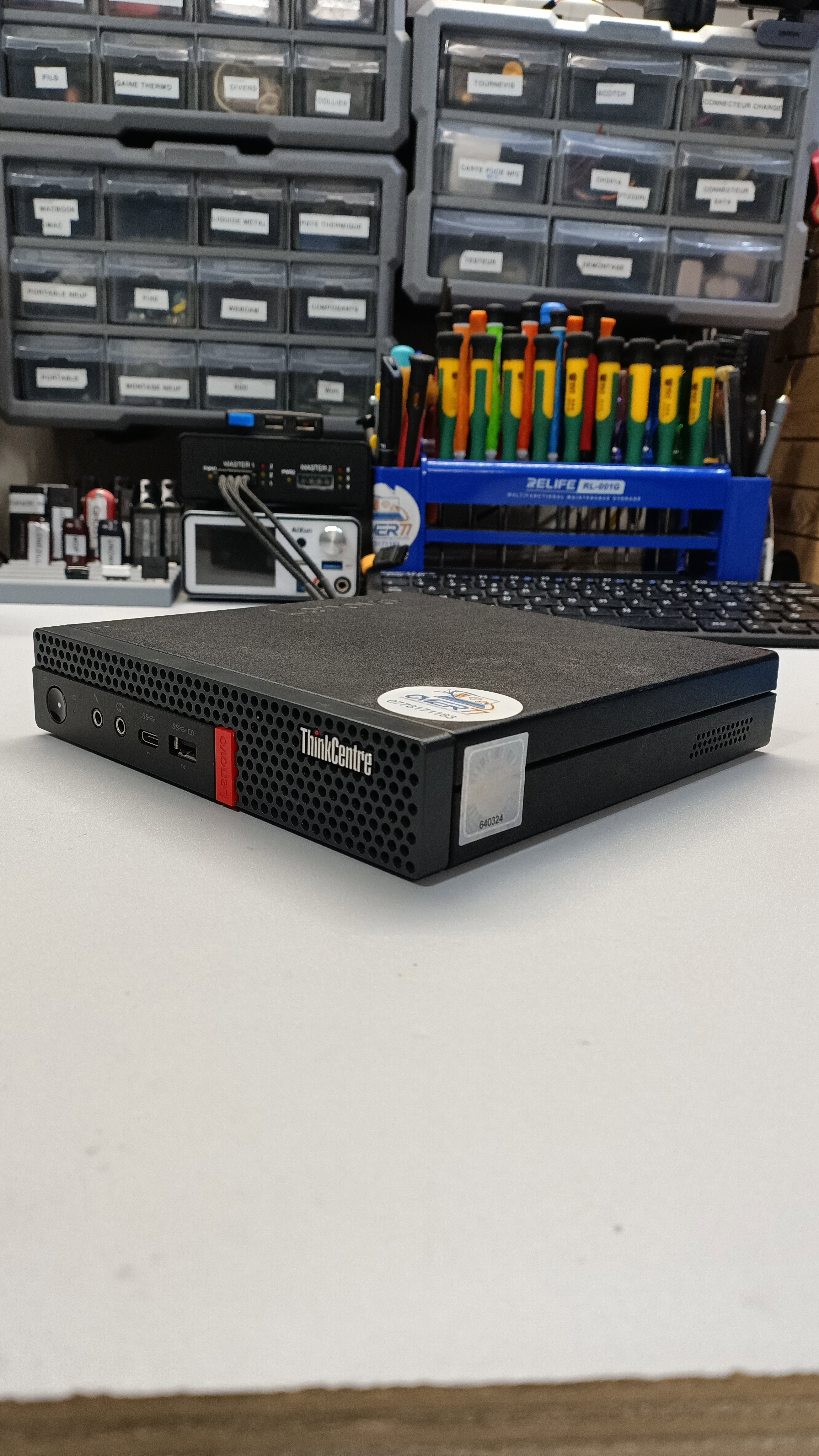 Quand la Technologie A Besoin d'Aide: Images de Réparations d'Ordinateurs