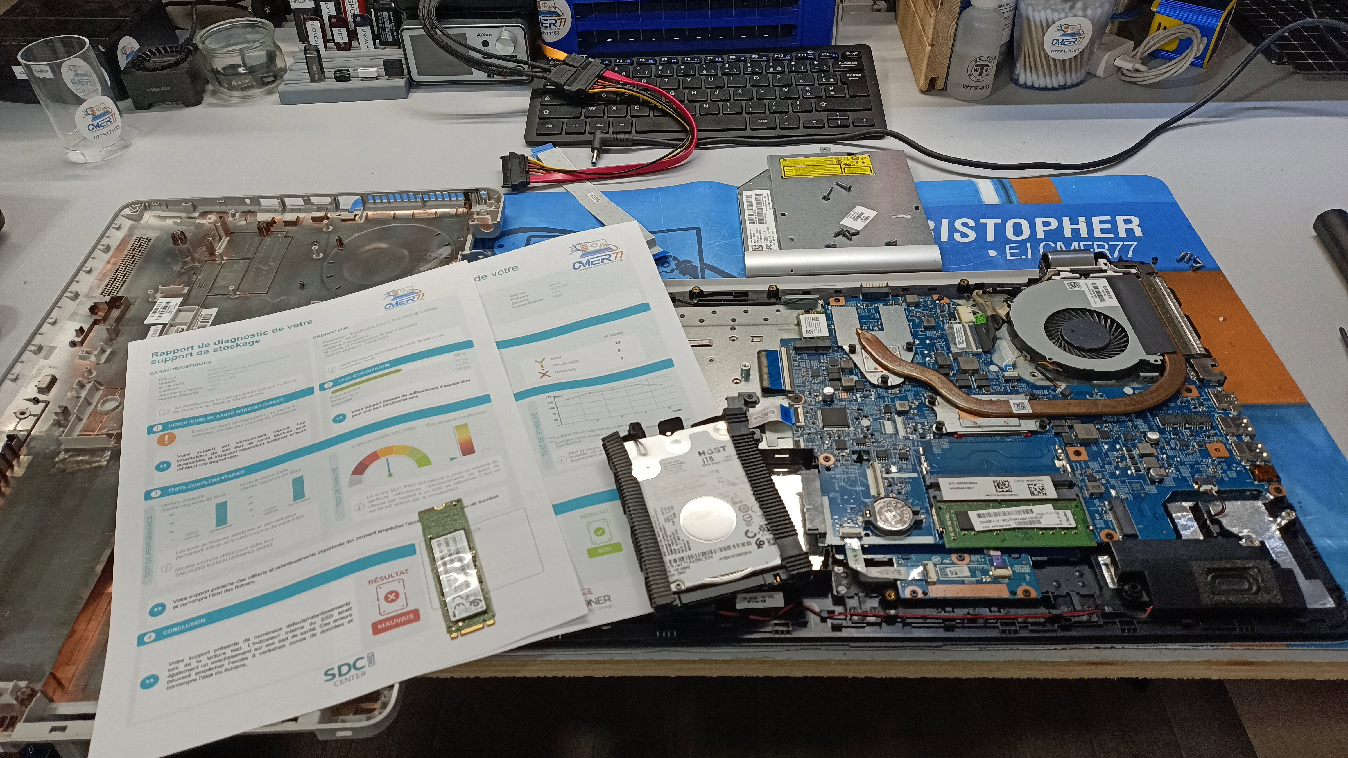 Quand la Technologie A Besoin d'Aide: Images de Réparations d'Ordinateurs