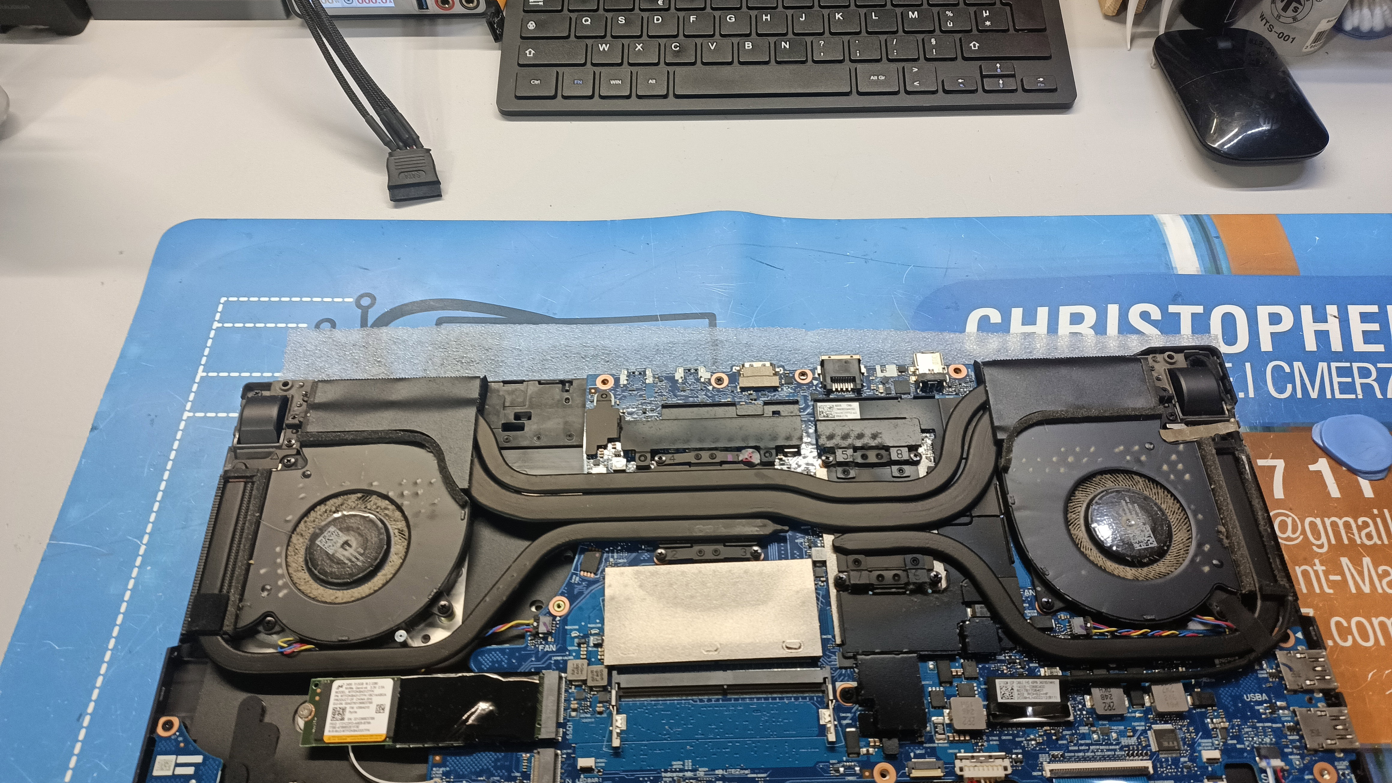 Quand la Technologie A Besoin d'Aide: Images de Réparations d'Ordinateurs