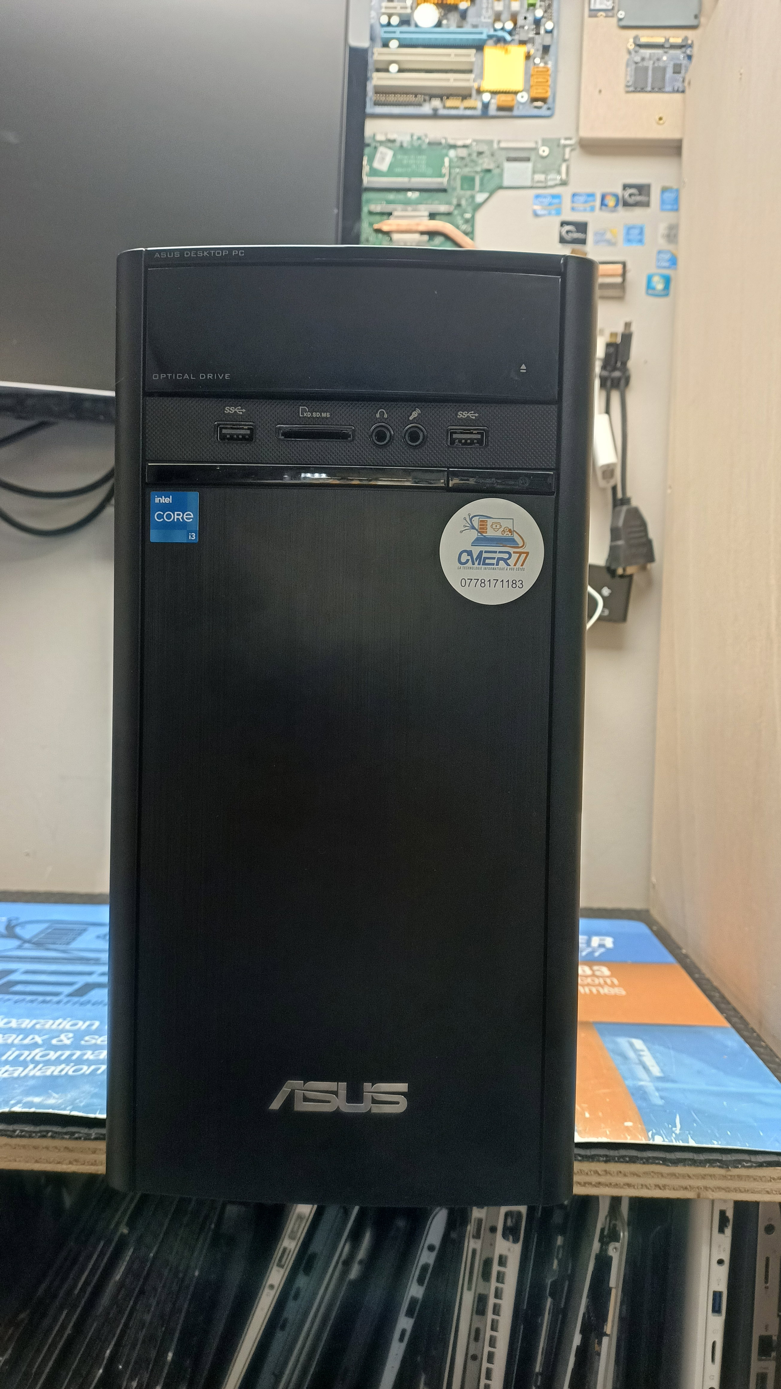 Quand la Technologie A Besoin d'Aide: Images de Réparations d'Ordinateurs