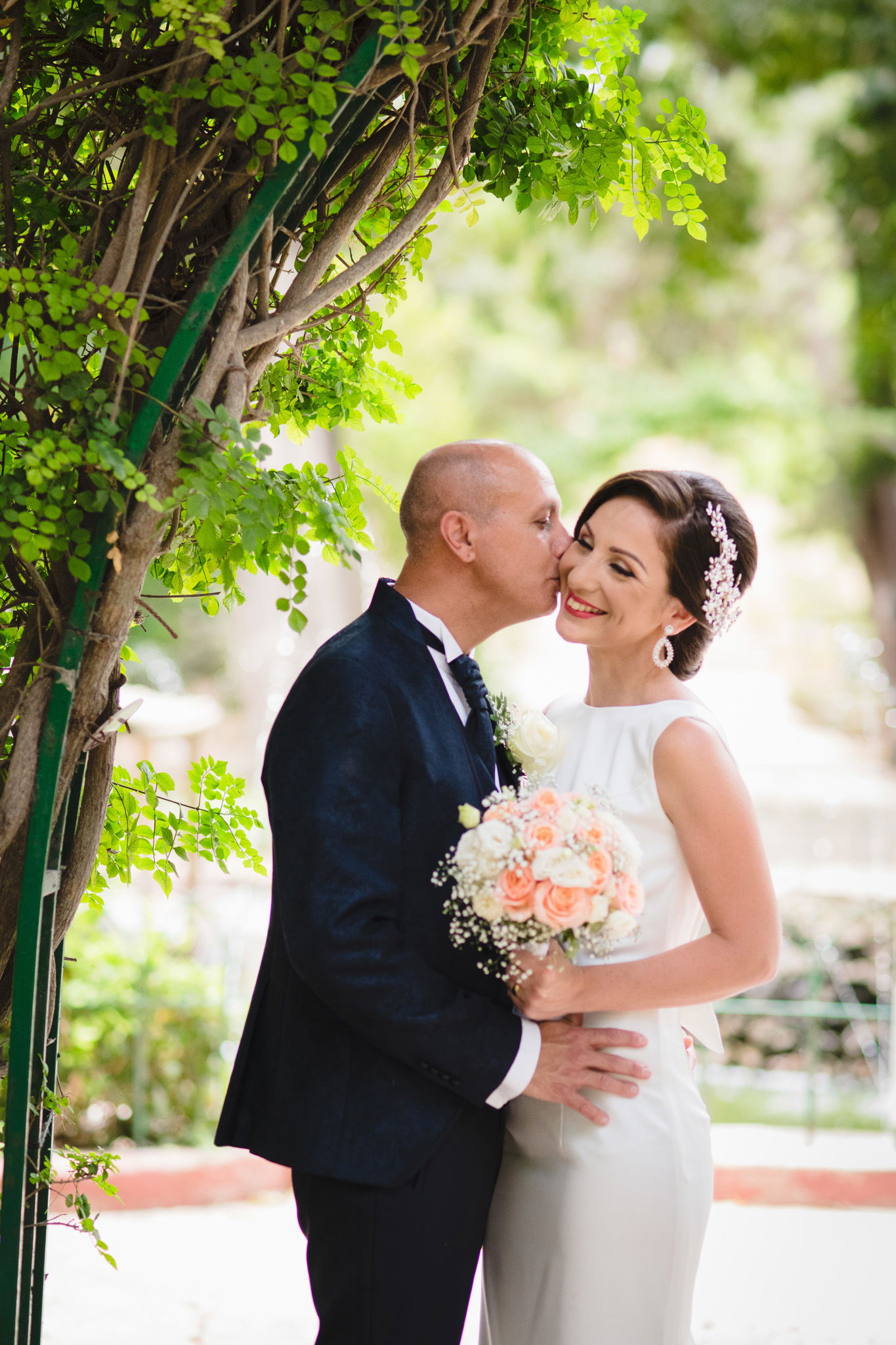 wedding photo session in the gardens