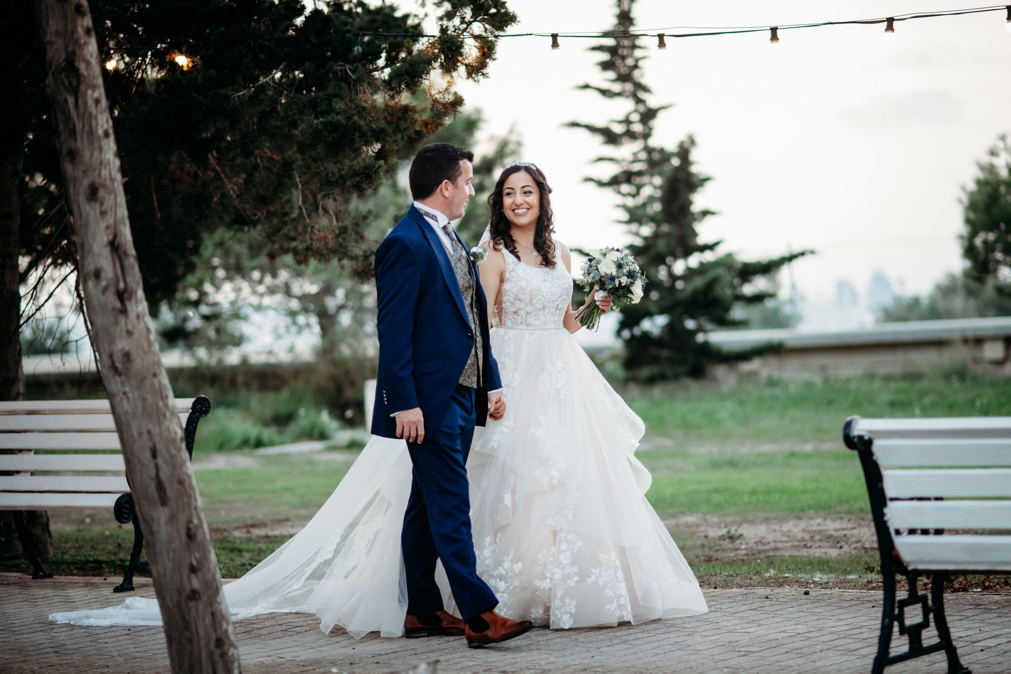 wedding couple at chinese gardens in malta