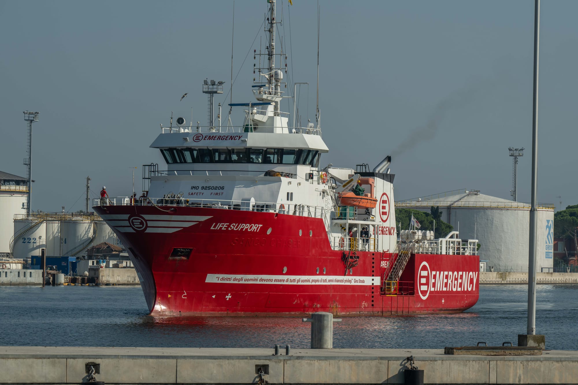 Gli sbarchi a Ravenna nello sguardo di un fotografo:
l’impegno civile di Stefano Belacchi