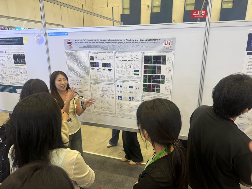 Heesu's poster at K-Brain 2026