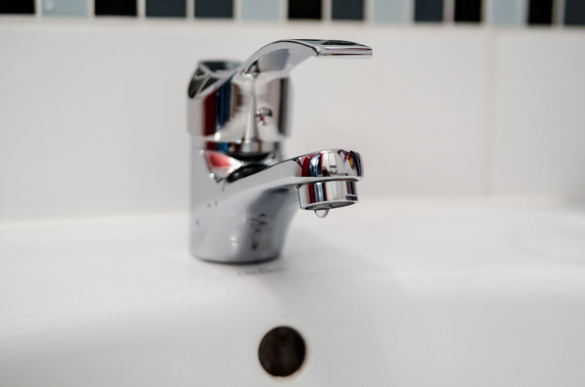 A Super Plumber - Repairs for bathtubs - showers - sinks - faucets