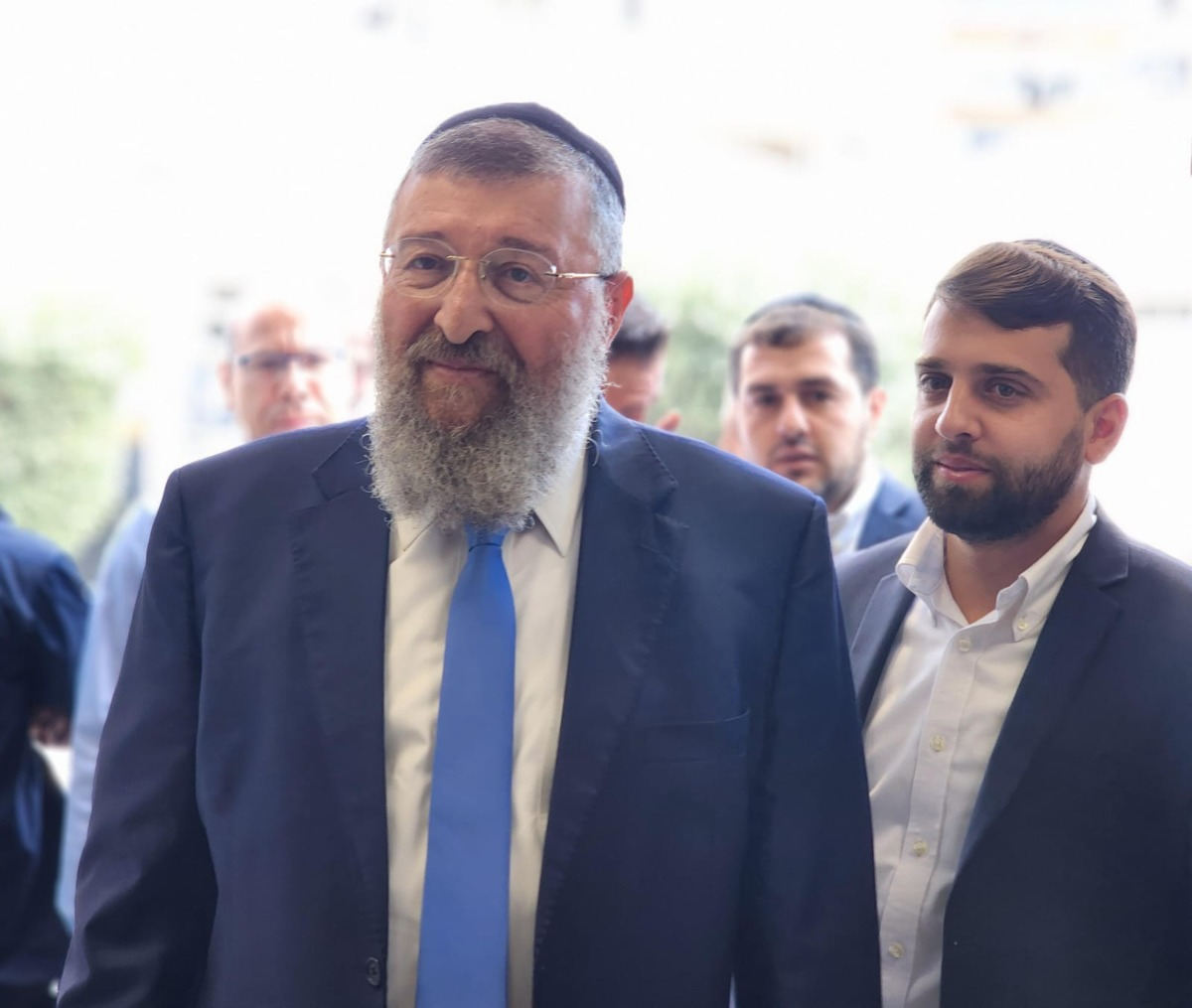 השר יואב בן צור