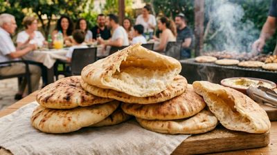 אוכל :מתכון לפיתות ביתיות רכות, אווריריות וטעימות יותר מהקנויות