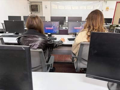 קריירה ולימודים  :עם הפנים לקהילה, מעבדות המחשב למען התיכוניסטיות מחב"ד