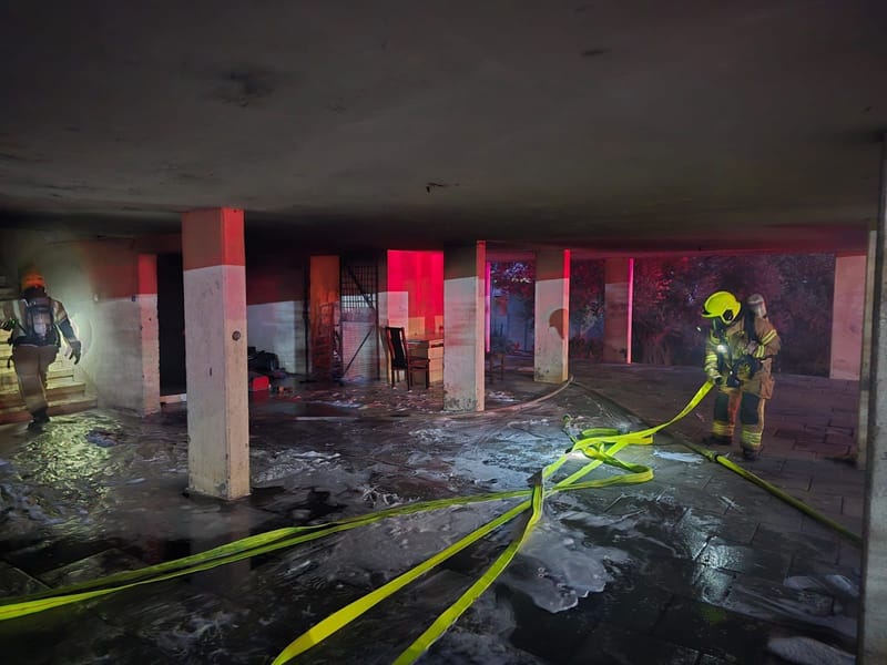 חדשות NETO : שריפת מבנה במגדל העמק - לוחמי האש חילצו 5 לכודים