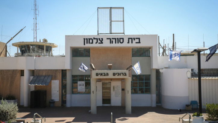 חדשות NETO :סוהרת קיימה קשר אינטימי עם אסירים: זה העונש שקיבלה