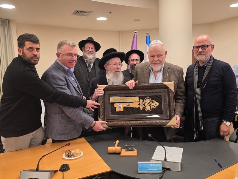 ערי הצפון :טקס הוקרה מרגש לרב הראשי של העיר, ישעיהו הרצל, שפורש לגמלאות בתום 30 שנות כהונה