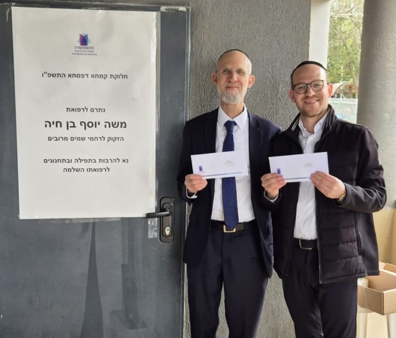 NETO חדשות :צדקה תציל ממוות, הרב מנחם גולד ובנו הרב בנימין ערכו תפילה מרגשת לרפואתו של בן הנדיב