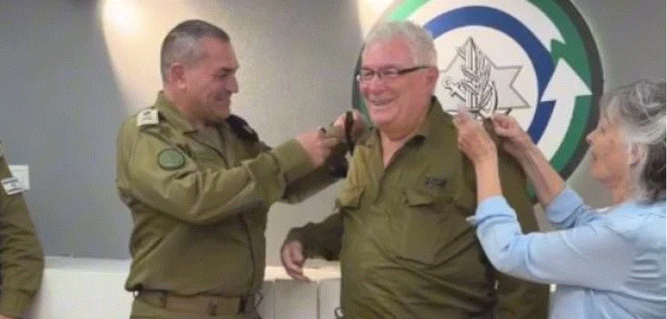 NETO חדשות :צפו: הרמטכ"ל הפתיע את משה פלד בן ה-80 מבית השיטה  עם דרגת תא"ל