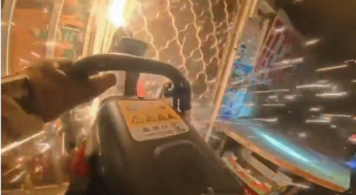 NETO חדשות :הלילה האש בערה: שריפת חנות מכולת מתחת למבנה מגורים בעפולה