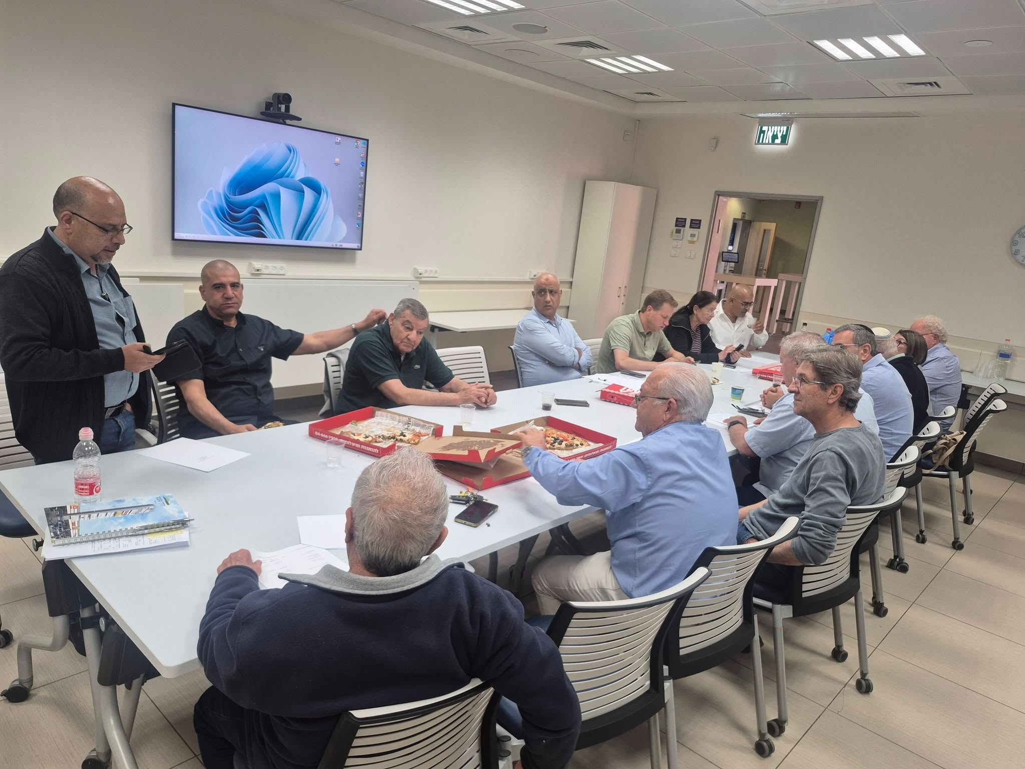 ייתכן שזו תמונה של ‏‏‏לימודים‏, ‏שולחן‏‏ ו‏טקסט‏‏