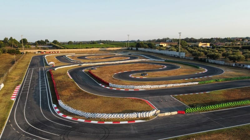 VENERDI 26 SETTEMBRE 2025 PROVE CRONOMETRATE MINI GP12 CON CAMBIO A 4 MARCE CIRCUITO INTERNAZIONALE DI APRILIA (LT) POSSIBILITA' DI CONVERTIRE I TURNI IN SPRINT RACE A 3 O 4 SESSIONI CON RIMBORSO DI 5 O 10 € TRAMITE COUPON