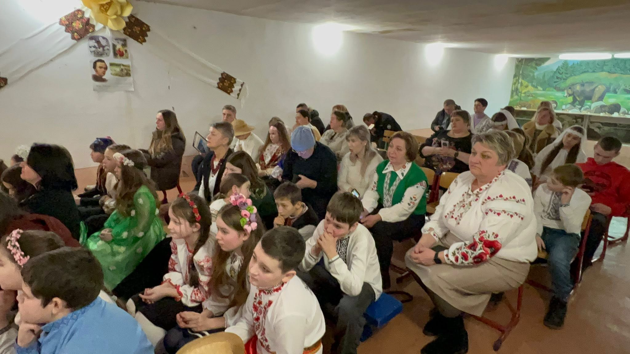 На зображенні може бути: натовп