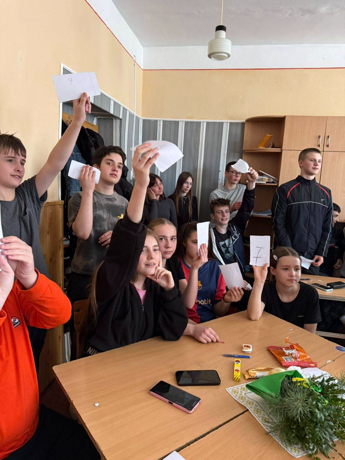 На зображенні може бути: одна або кілька осіб та люди навчаються