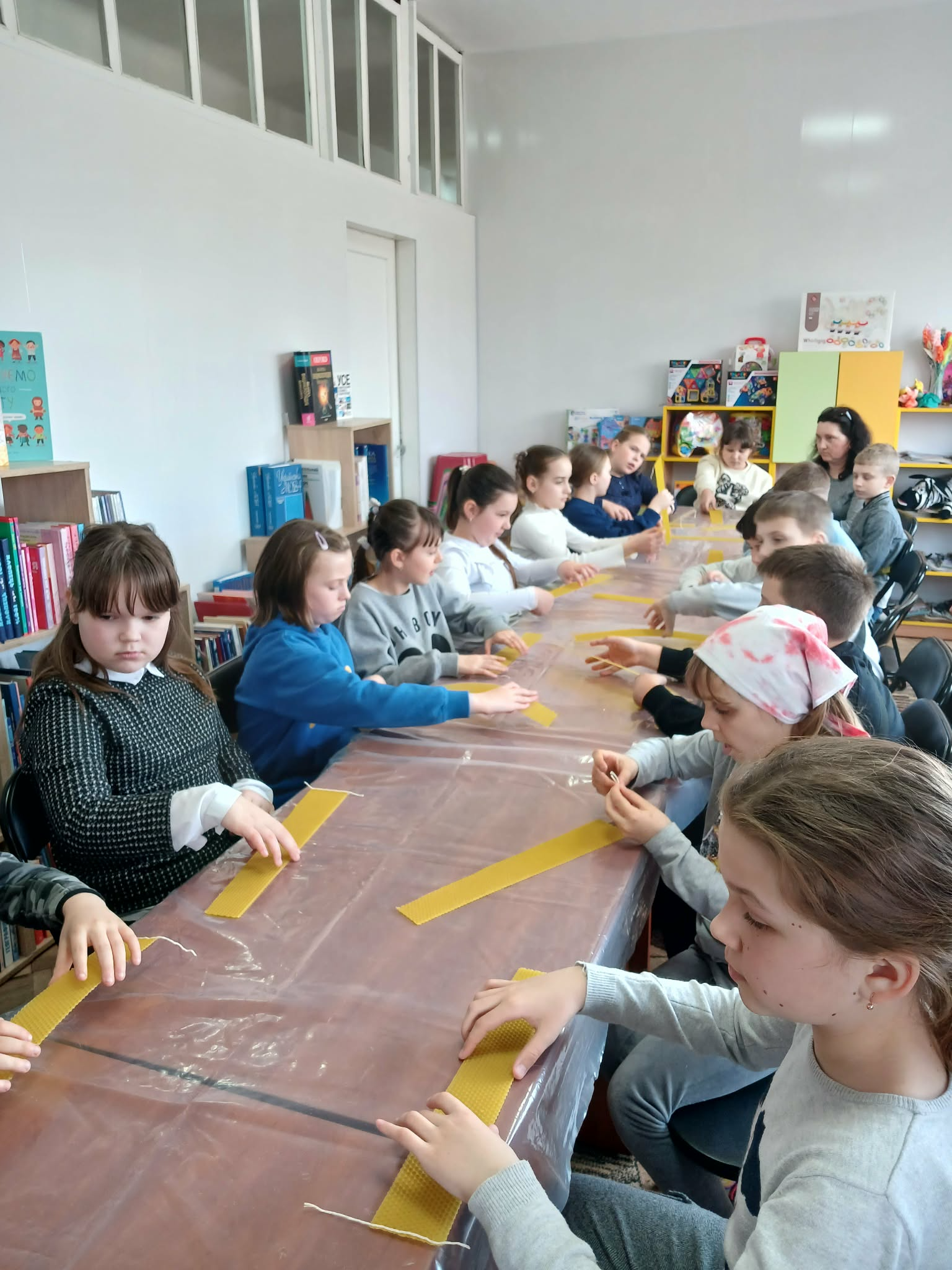 На зображенні може бути: навчання, вимірювальна лінійка та книга