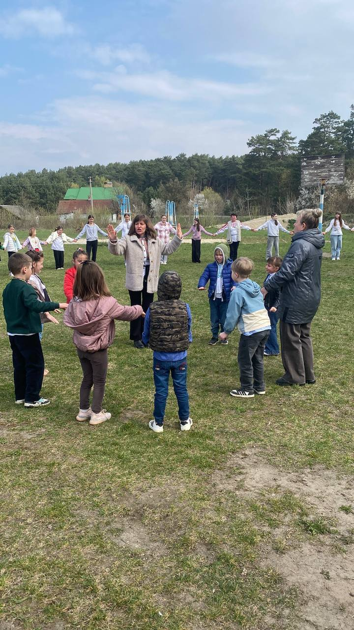 На зображенні може бути: трава та дерево