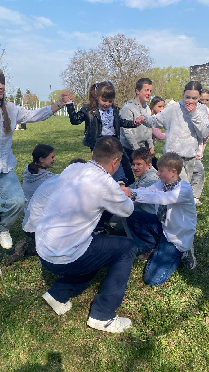 На зображенні може бути: трава