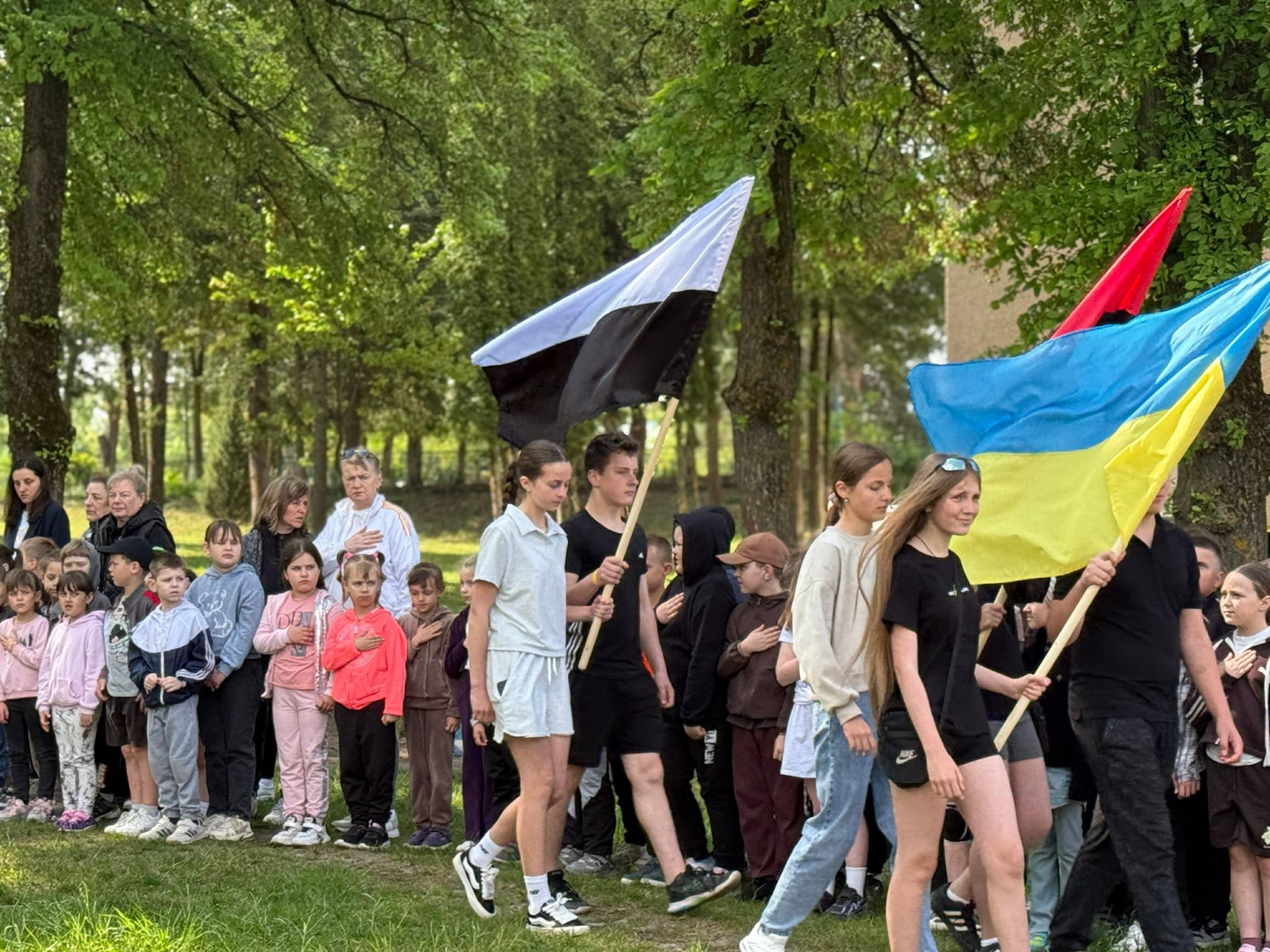 На зображенні може бути: одна або кілька осіб