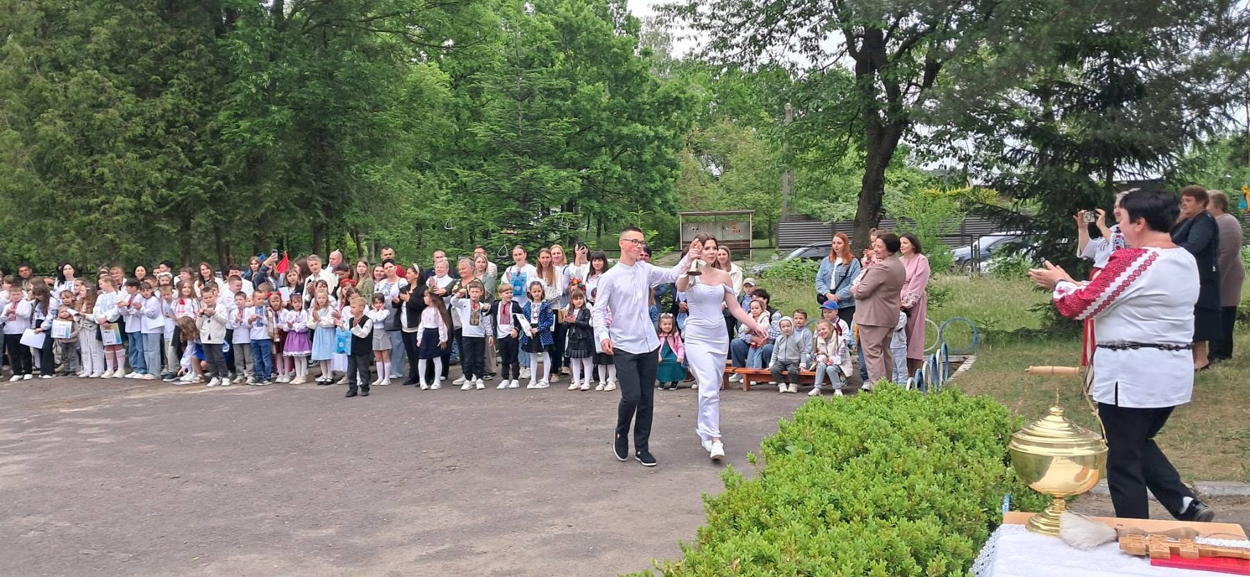 На зображенні може бути: кларнет та натовп