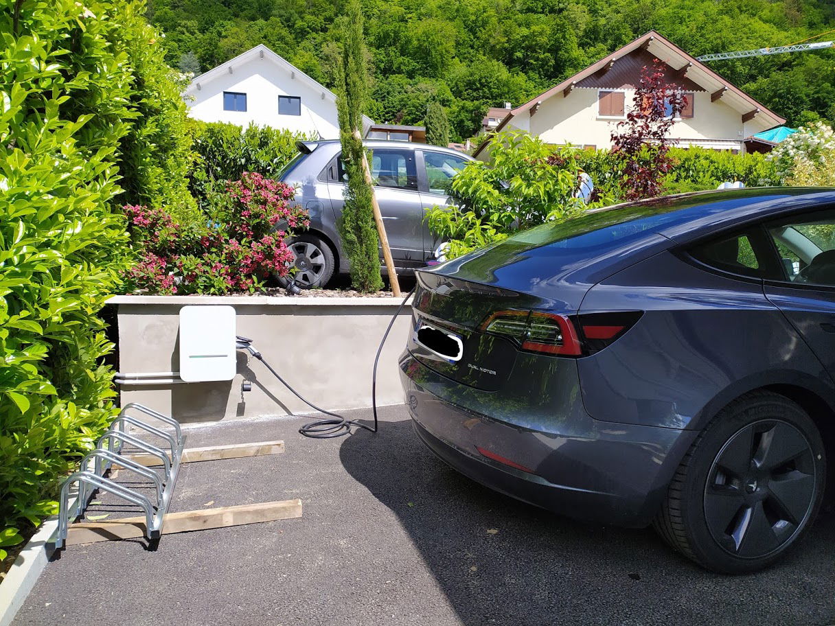 borne de recharge Tesla chambéry