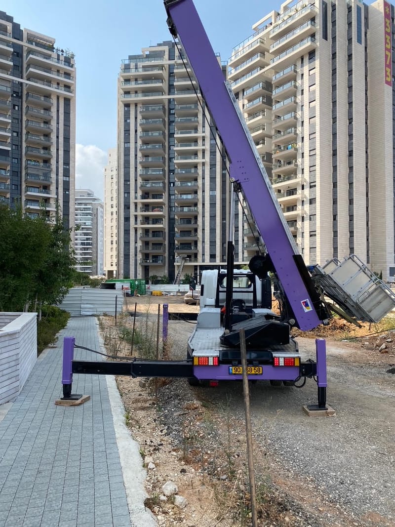 מנוף הרמה לאתרי בנייה