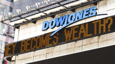 داو جونز يقفز 500 نقطة بدعم من آبل وتفاؤل الأسواق