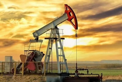 النفط ينهار دون 100 دولار مع هدنة ترامب المؤقتة