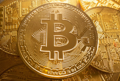 البيتكوين تستعيد مستوى 82 ألف دولار والذهب يواصل الصعود