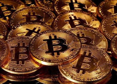البيتكوين والإيثريوم والريبل تواجه ضغوطًا مع تراجع تدفقات صناديق ETF