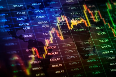 ناسداك يتكبد أكبر خسارة يومية منذ أشهر مع انهيار أسهم الرقائق وارتفاع العوائد