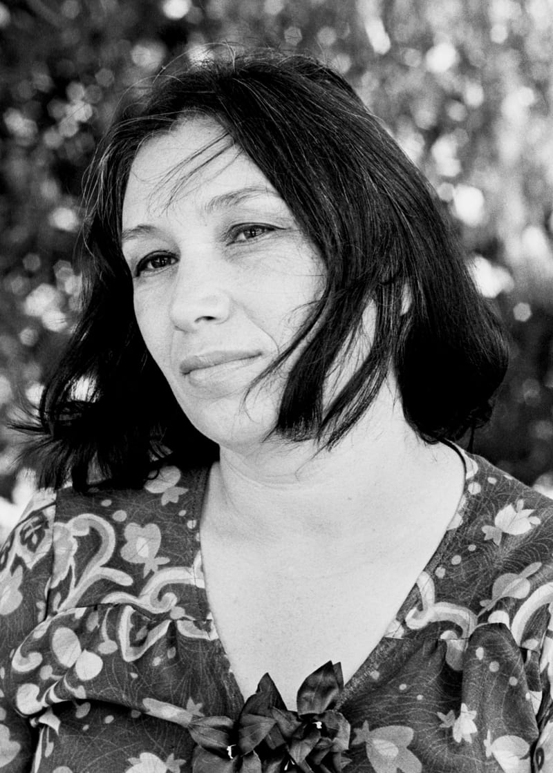 Ariel Horowitz and the 'Shemer 24 Sisters' sing and tell Naomi Shemer